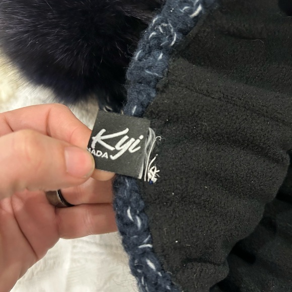 Kyi Kyi Canada Fold Up Faux Fur Pom Pom Hat Cable Knit Fleece Lined Wool Navy - Picture 3 of 3